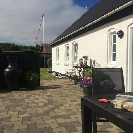 A Vesterhav - Taet Pa 18b Og * Harboor